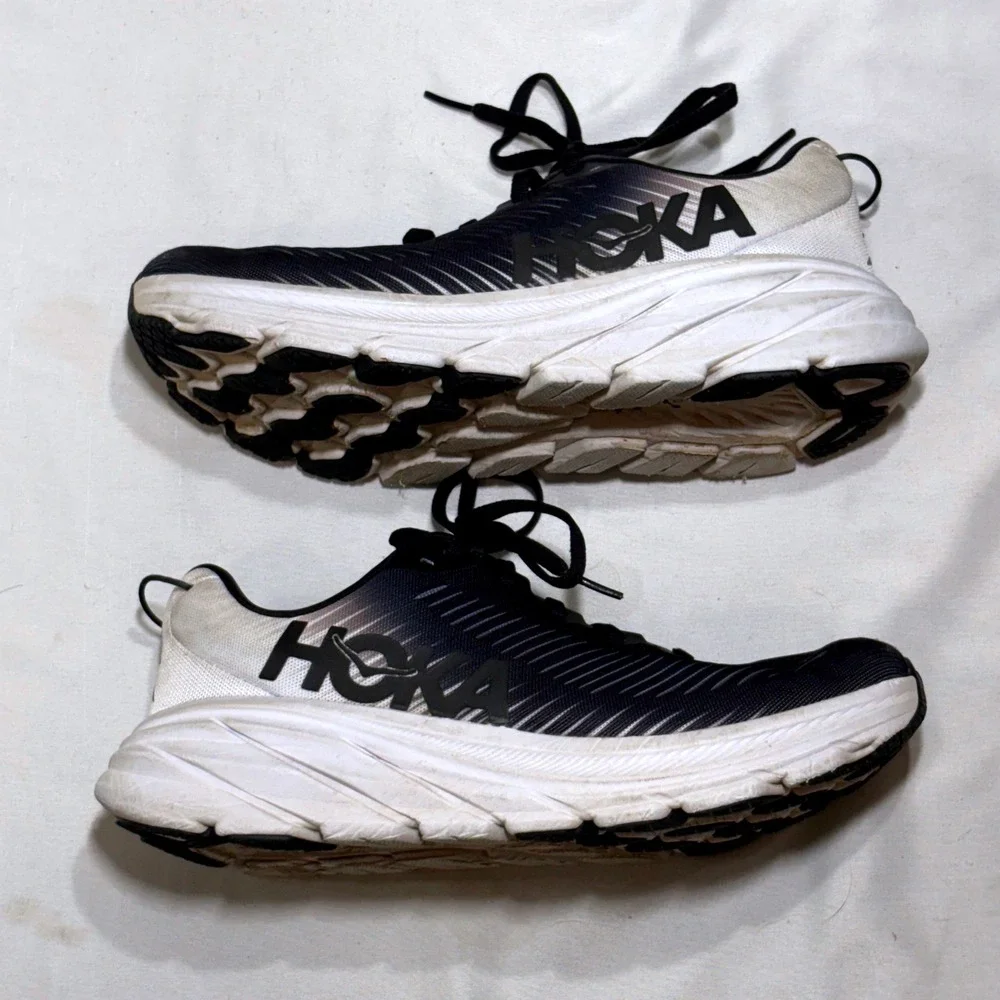 Hoka Rincon 3 Running Shoes Womens 7 Black White Lightweight Sneakers 1119396
